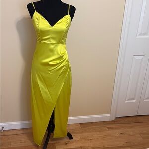 Elegant Green-Yellow Spaghetti Strap Dress 5 for $25 🛍️